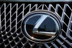 Lexus LS500h AWD 2017 года (NA)